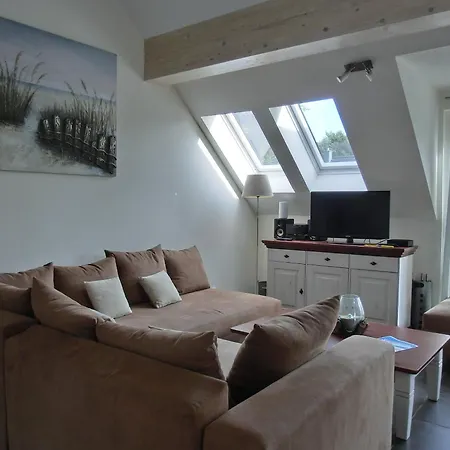 Apartment W13 3 *