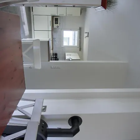 Διαμέρισμα W13 3 *